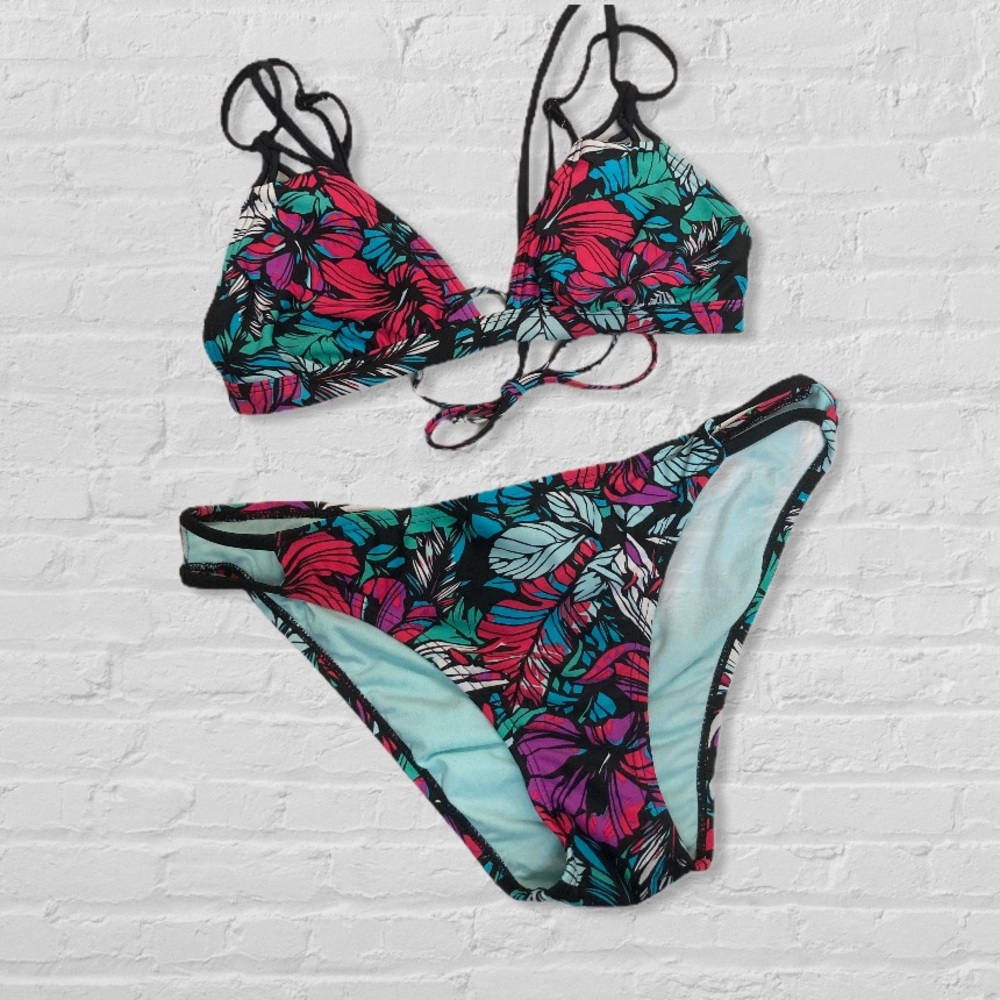 Like 🆕 Xhiliration Hawaiian flower print bikini
